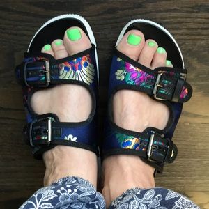 🆕 Steve Madden Asian Brocade Platform Sandals